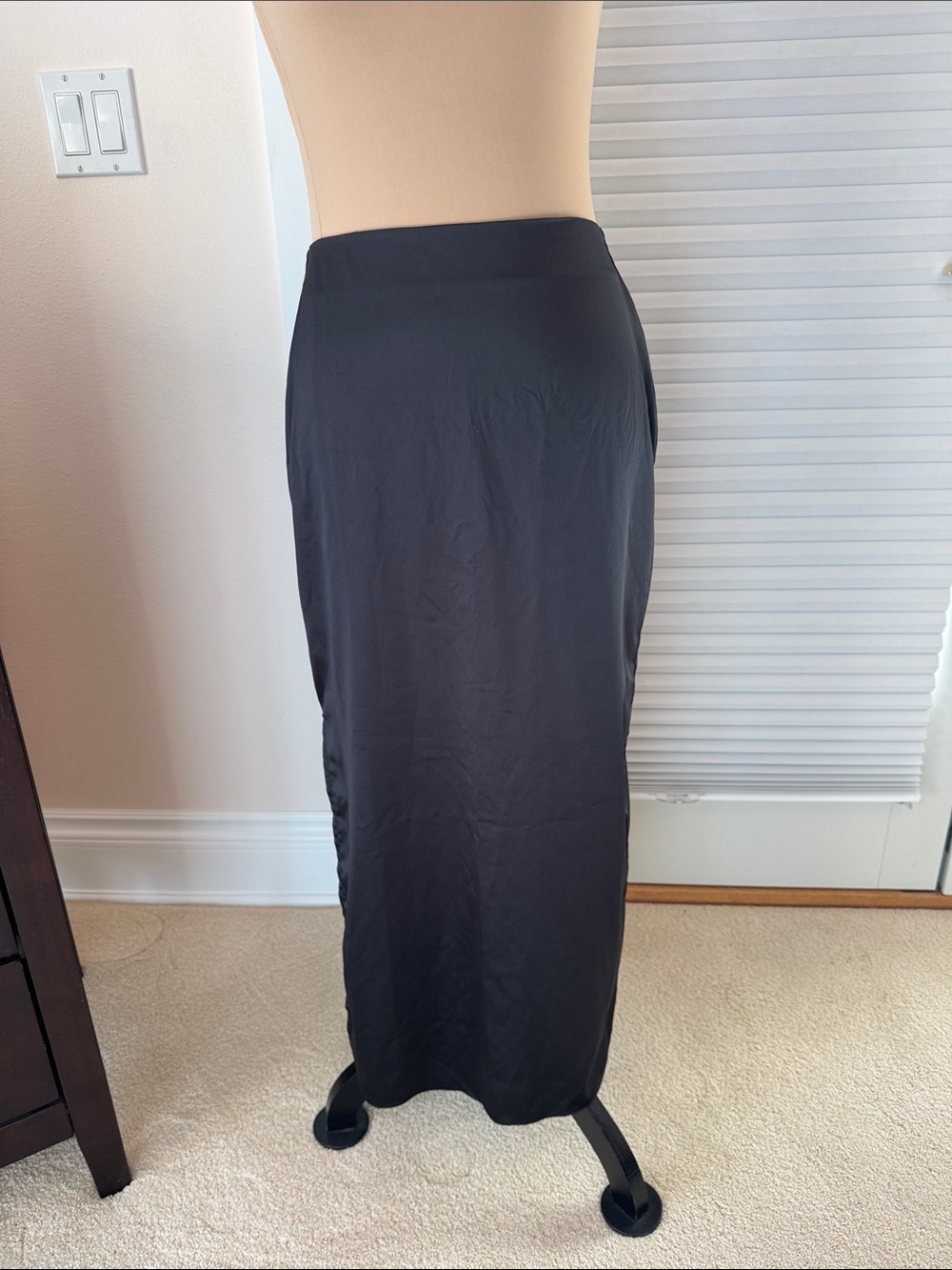 Venus satin skirt, size 4, worn once